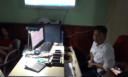 Đánh sập đường dây 'cá độ' qua mạng ở Sài Gòn ảnh 1