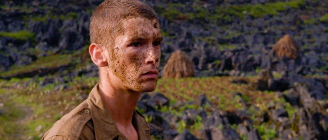 ‘Bầu trời đỏ’ kể chuyện tình giữa anh lính Pháp và cô gái Việt Minh ảnh 1