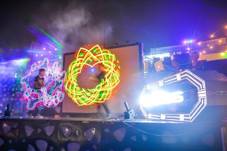 Tưng bừng “dạ tiệc trắng” cùng dàn sao Việt tại SKY36 Đà Nẵng ảnh 4