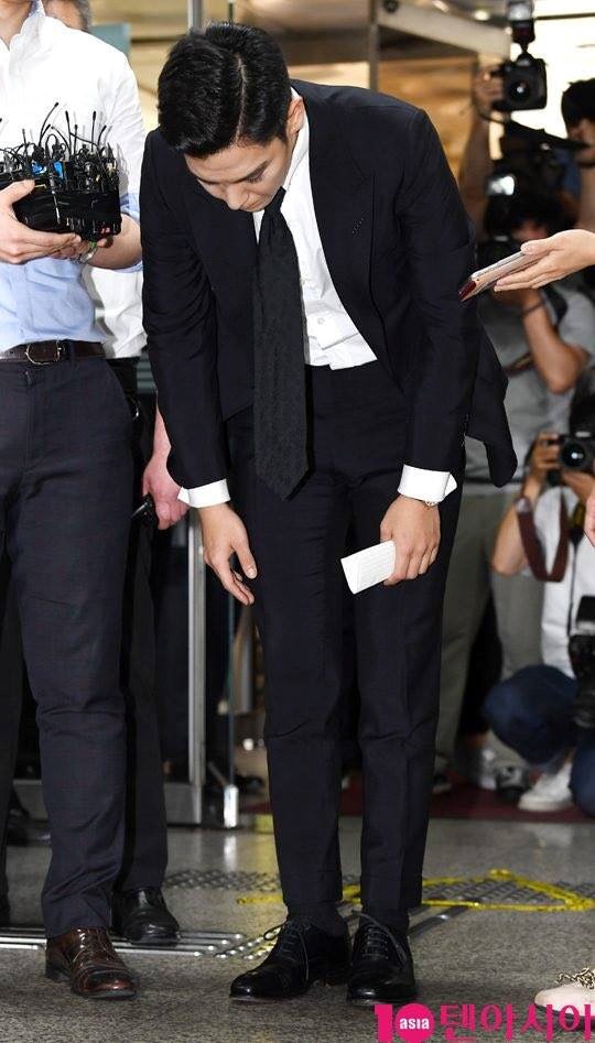 T.O.P (Big Bang) ra tòa: 'Con xin lỗi mẹ' ảnh 1