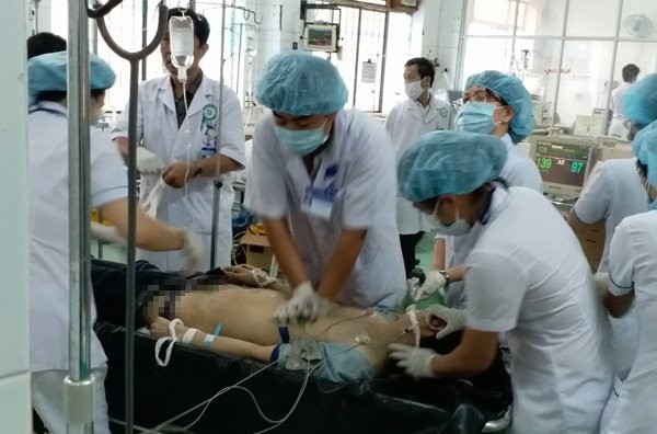 Vụ cứu người tai nạn: 24 người nghi phơi nhiễm HIV phải làm gì? ảnh 1