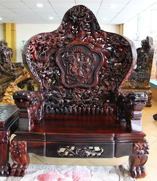 Đại gia Hà Nội chi 13 tỷ sắm bộ bàn ghế Cửu Long Bát Tiên ảnh 1