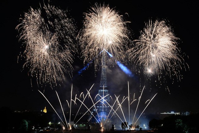 Pháo hoa rợp trời Paris mừng Quốc khánh Pháp ảnh 9