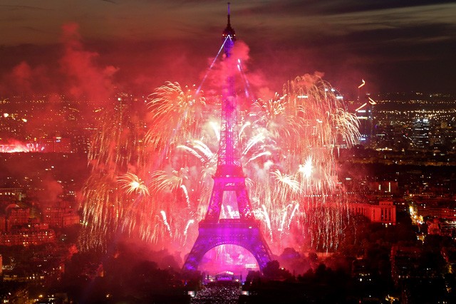 Pháo hoa rợp trời Paris mừng Quốc khánh Pháp ảnh 12