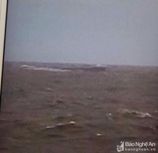 Tàu chìm tại Cửa Lò, 13 người mất tích ảnh 1