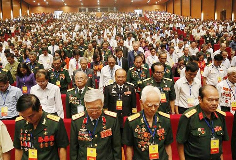 Máu đào liệt sỹ tô thắm cờ cách mạng, đất nước nở hoa độc lập, kết trái tự do ảnh 1