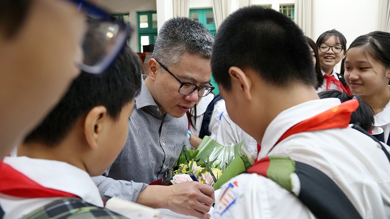 Giáo sư Ngô Bảo Châu khuyên học trò điều gì khi về thăm trường cũ? ảnh 1