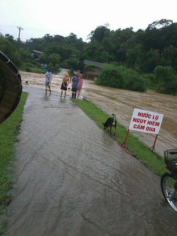 Nước ngập bằng nhà cửa, nhấn chìm xe cộ ở Thái Nguyên, Tuyên Quang ảnh 2