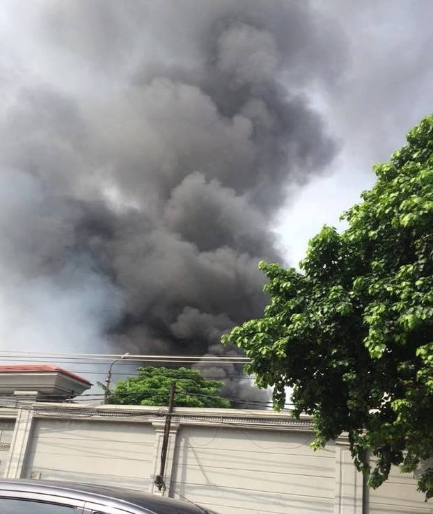 Hà Nội: Cháy dữ dội kho hàng ở cảng Bạch Đằng ảnh 1