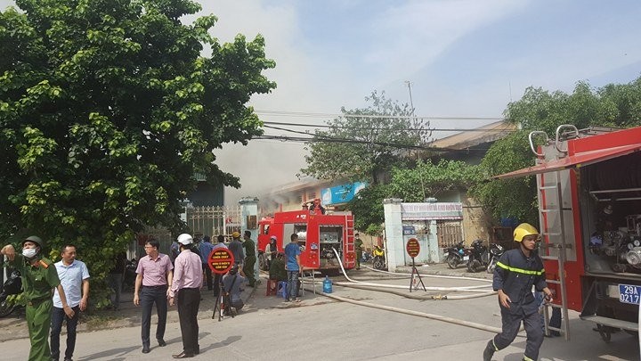 Hà Nội: Cháy dữ dội kho hàng ở cảng Bạch Đằng ảnh 4