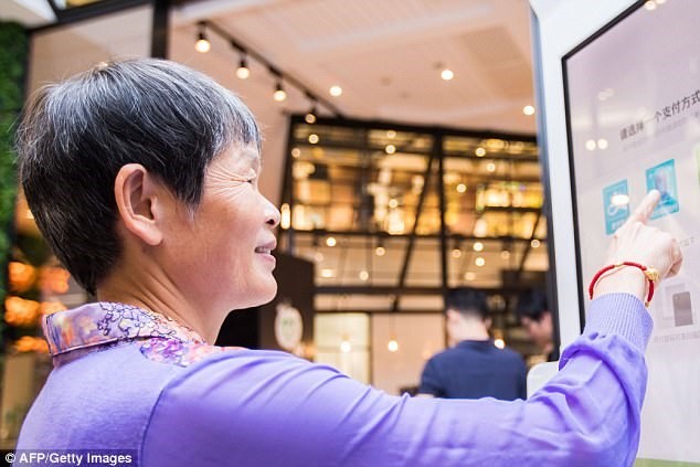 Cửa hàng đầu tiên trên thế giới sử dụng thanh toán nhận dạng khuôn mặt ảnh 1