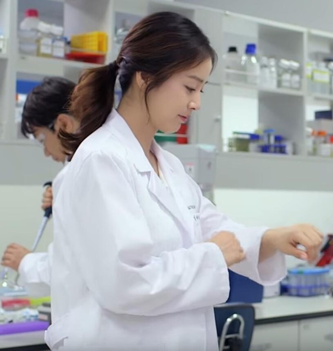 Kim Tae Hee mang bầu 7 tháng vẫn miệt mài kiếm tiền ảnh 1