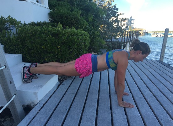 Nữ đặc vụ Mỹ tiết lộ bí quyết dáng chuẩn khỏe mạnh ảnh 1