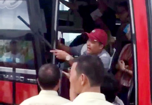 Phụ xe chửi bới, đe dọa du khách Nga bị đình chỉ công tác ảnh 2