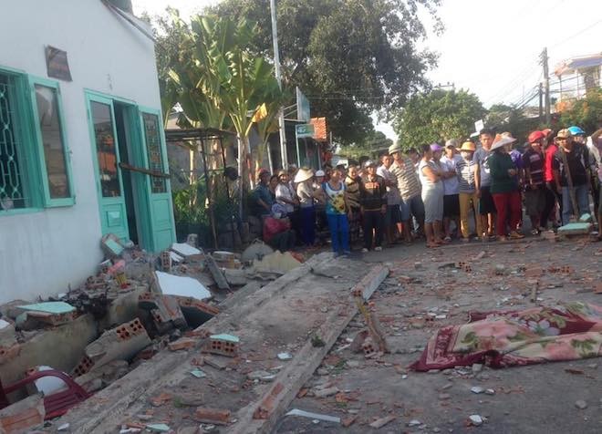 Vũng Tàu: Ban công bất ngờ đổ sập khiến 3 người tử vong, 1 cháu bé bị thương nặng ảnh 1