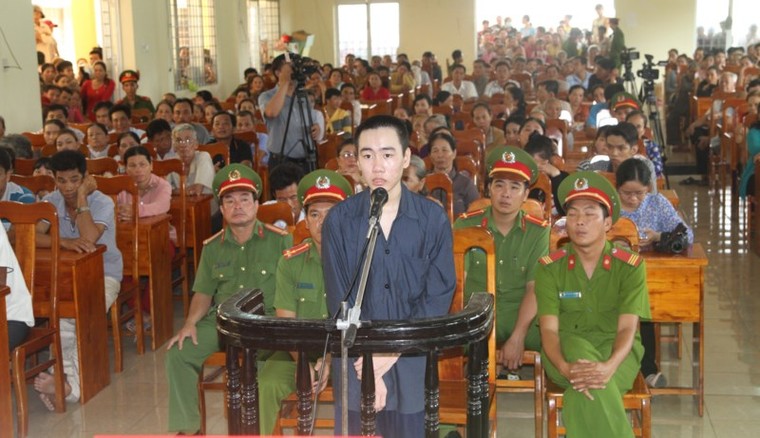 Nam sinh lớp 12 hiếp và giết bé gái 10 tuổi lãnh 30 năm tù giam ảnh 1