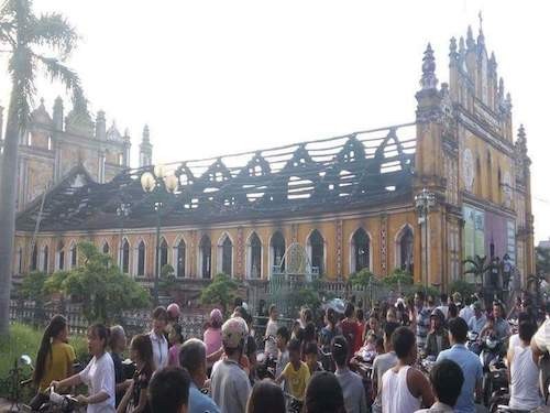 Nam Định: Hỏa hoạn thiêu rụi nhà thờ 129 năm tuổi ảnh 2