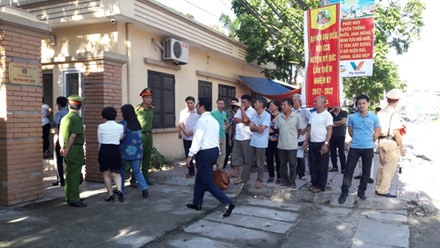 Bắt đầu xét xử 14 cán bộ sai phạm ở Đồng Tâm ảnh 1