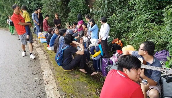 Xe 45 chỗ mất phanh trên đèo Bảo Lộc đâm vào đuôi xe khách ảnh 2