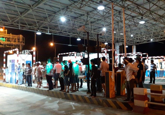 Người dân “cúng lợn” ăn mừng trạm Cai Lậy xả trạm ảnh 3