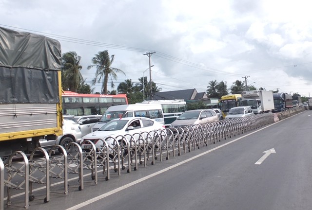 Người dân “cúng lợn” ăn mừng trạm Cai Lậy xả trạm ảnh 1