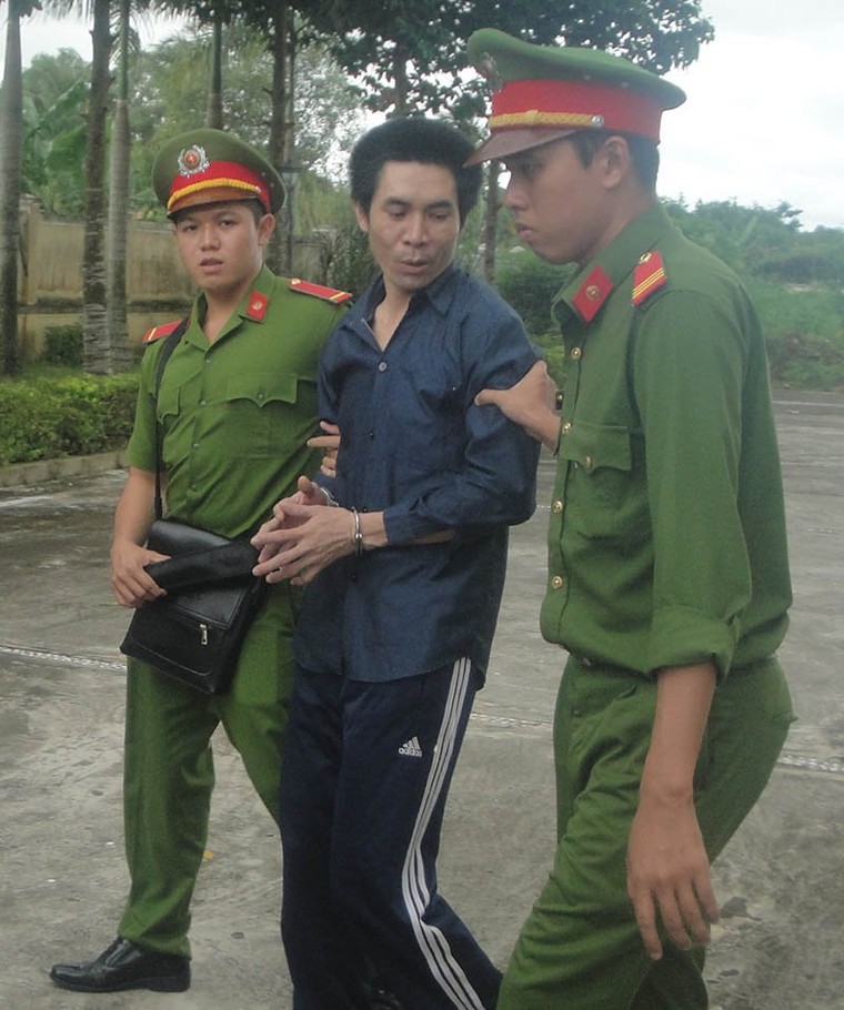 Cha dượng hiếp dâm bé gái 13 tuổi bị xử 16 năm tù ảnh 1