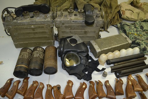 Bắt giữ du khách Đài Loan vận chuyển đồ quân dụng tại sân bay Tân Sơn Nhất ảnh 1