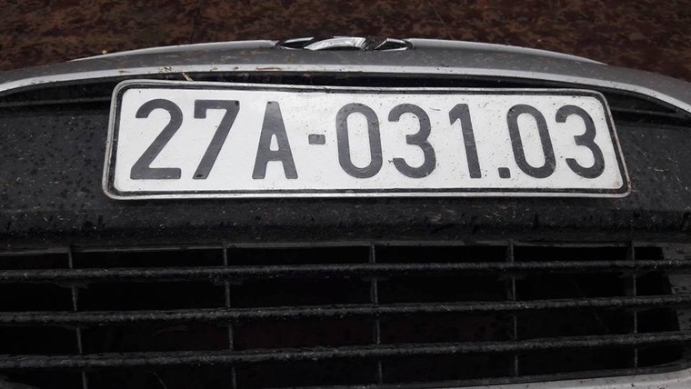 Xe ô tô con bất ngờ lao xuống lòng hồ thủy điện Sơn La ảnh 1