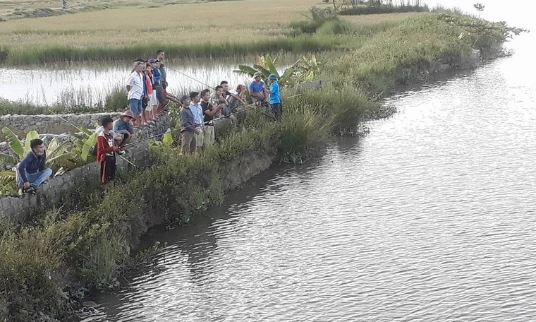 Nghệ An: Người chồng chết lặng nghe tin vợ bầu ôm 2 con nhỏ tự vẫn ảnh 2