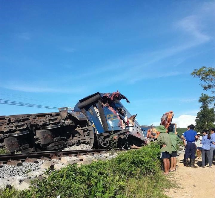 Ngành đường sắt tiến hành khắc phục hậu quả vụ lật tàu SE3 ảnh 1