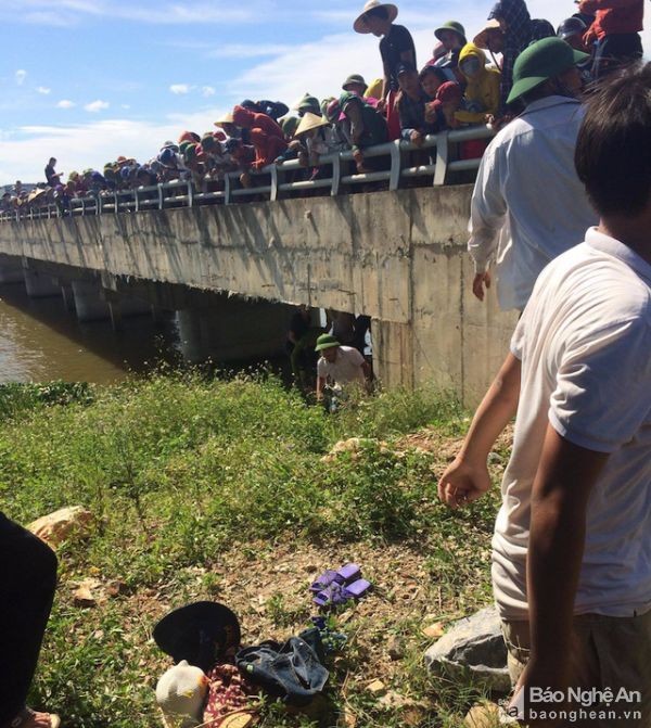 Nghệ An: Người chồng chết lặng nghe tin vợ bầu ôm 2 con nhỏ tự vẫn ảnh 1