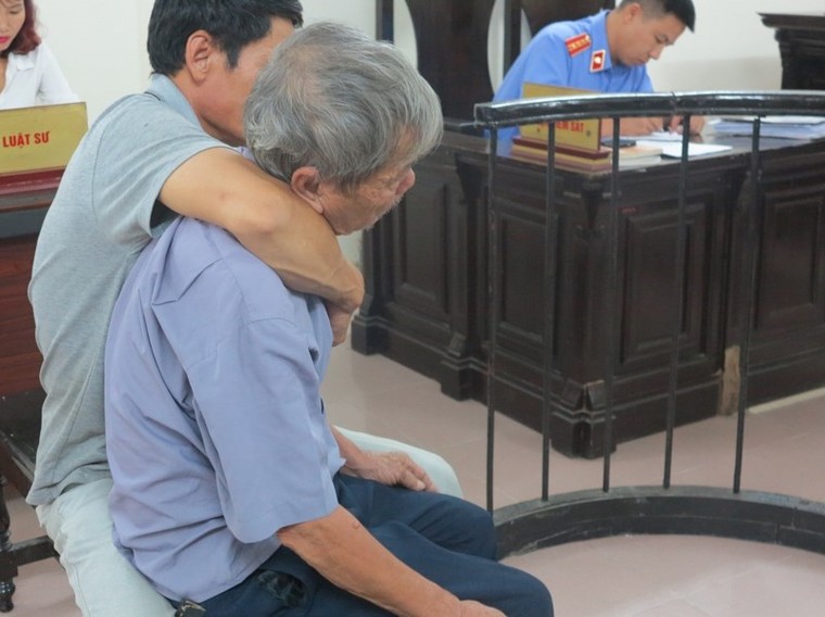 Ngồi tù 8 năm ở tuổi “thất tuần” vì hiếp dâm trẻ em ảnh 1