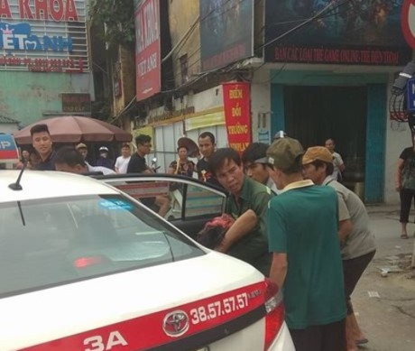 Nổ thùng phuy khiến 1 công nhân bị thương ở mặt ảnh 2