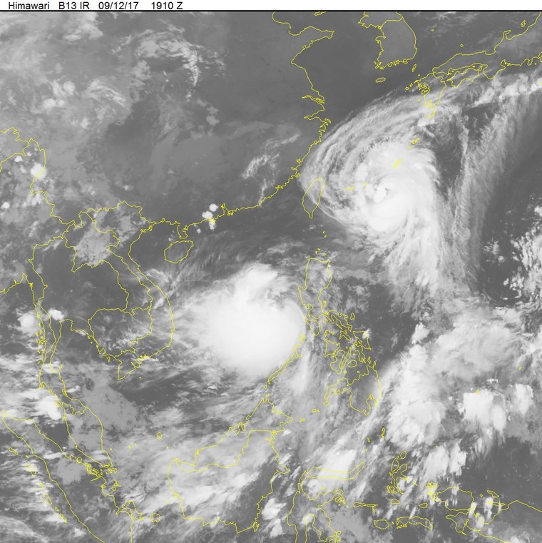 Bão số 10 có sức gió giật cấp 15, thẳng tiến vào Bắc Trung Bộ ảnh 2