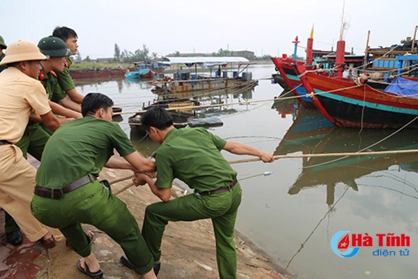 Nghệ An và Hà Tĩnh hối hả di dân, phòng chống bão số 10 ảnh 4
