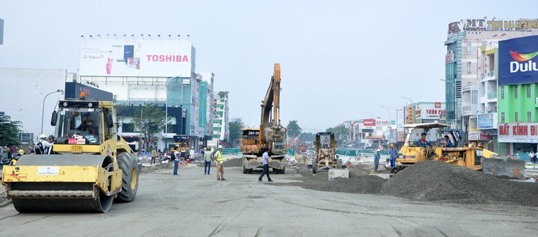 Bí thư và Chủ tịch Đà Nẵng thị sát hầm chui phục vụ APEC 2017 ảnh 2