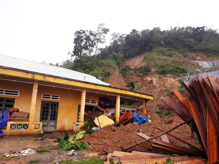 Quảng Nam: Hàng chục người chết và mất tích do sạt lở đất ảnh 1