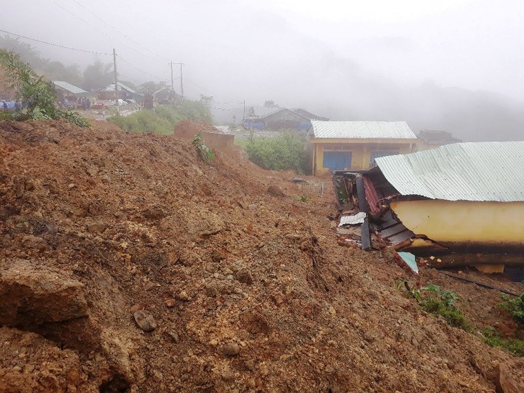 Quảng Nam: Hàng chục người chết và mất tích do sạt lở đất ảnh 2