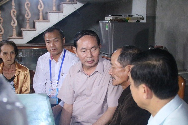 Chủ tịch nước Trần Đại Quang thăm hỏi, động viên nhân dân Đà Nẵng sau lũ ảnh 1