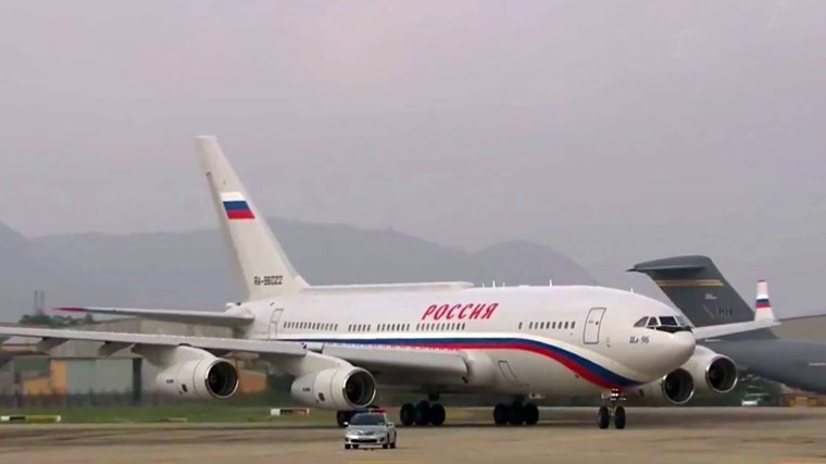 APEC 2017: Tổng thống Nga Putin đã đến Việt Nam ảnh 1