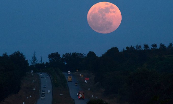 Cảnh tượng siêu trăng trên khắp thế giới tháng 12 ảnh 5