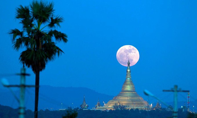 Cảnh tượng siêu trăng trên khắp thế giới tháng 12 ảnh 1