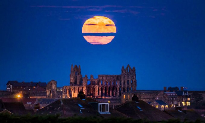 Cảnh tượng siêu trăng trên khắp thế giới tháng 12 ảnh 6
