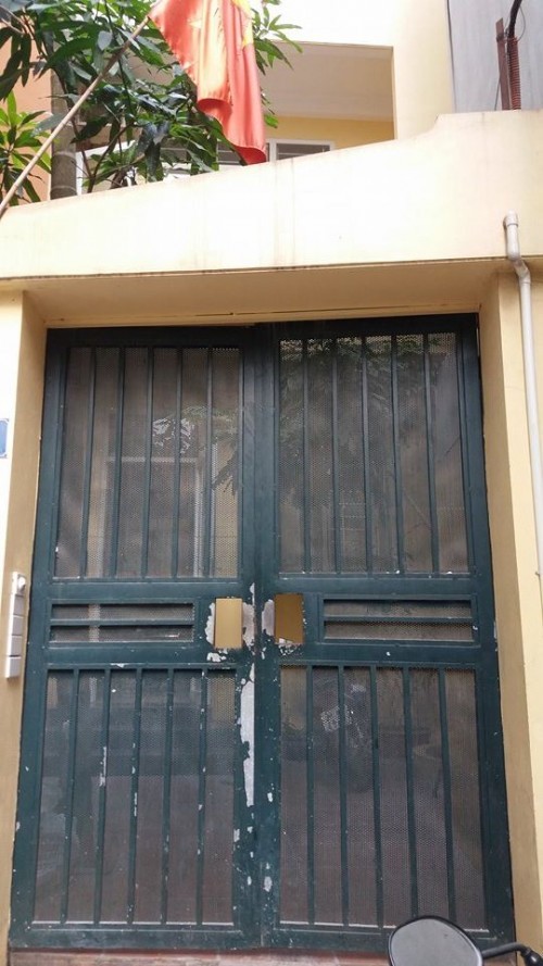 Hà Nội: Bé trai bị bố đẻ và mẹ kế bạo hành tự giải cứu mình ảnh 2