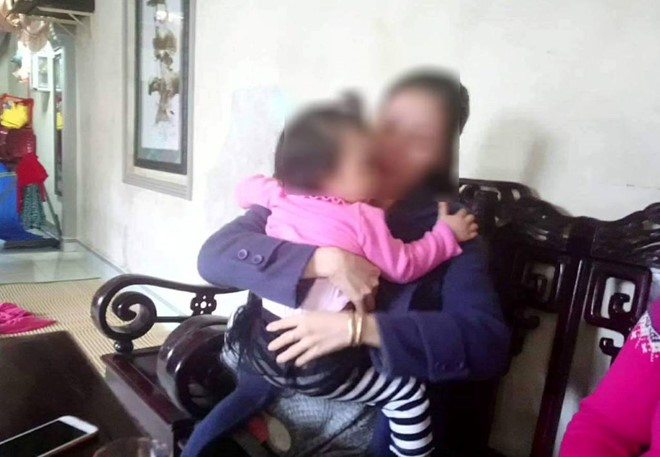 Huế: Đình chỉ điểm giữ trẻ nghi bạo hành bé gái 16 tháng tuổi ảnh 1