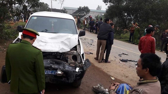 Hà Tĩnh: Xe biển xanh đâm xe máy khiến 3 người tử vong tại chỗ ảnh 2