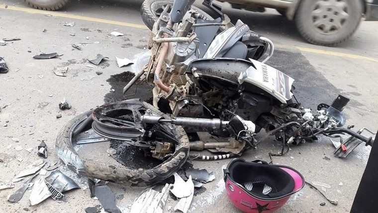 Hà Tĩnh: Xe biển xanh đâm xe máy khiến 3 người tử vong tại chỗ ảnh 1