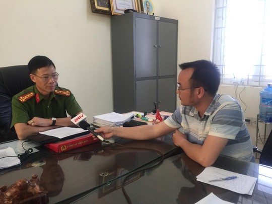 Tài xế taxi bắt cóc bé gái, dùng dao đâm gục vợ và 2 chiến sĩ công an ảnh 1