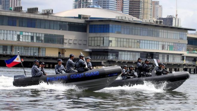 Chìm phà ở Philippines: 4 người chết, hàng chục người mất tích ảnh 1