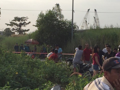 Phát hiện xác người đàn ông cháy đen tại bãi cỏ ảnh 1